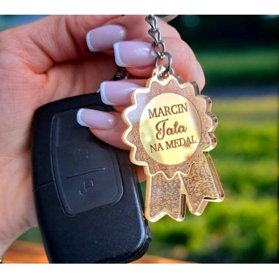 Brelok lustrzany TATA NA MEDAL