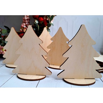 Drewniana choinka z podstawką